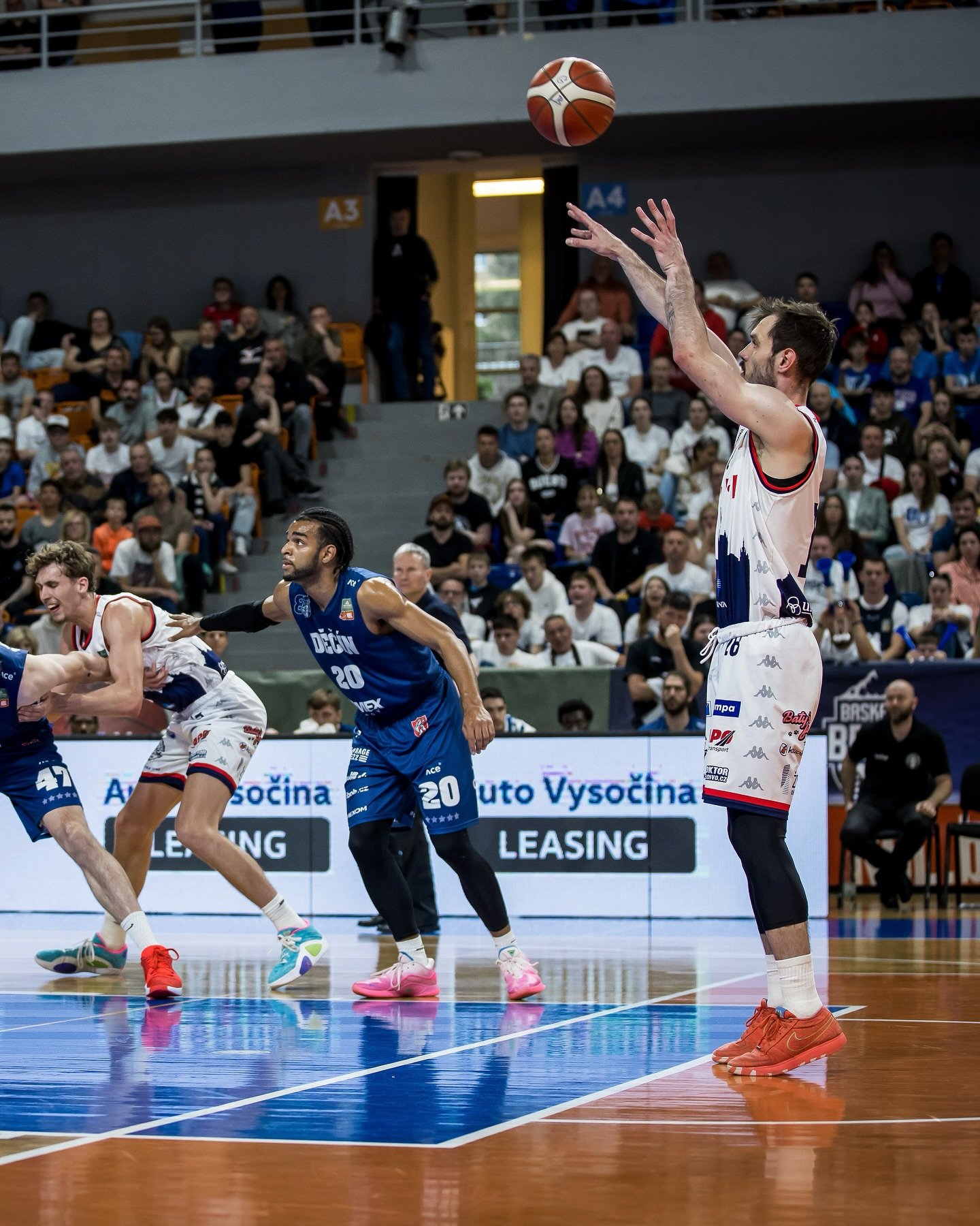 Brněnští basketbalisté přehráli v sedmém zápase Děčín a míří do finále